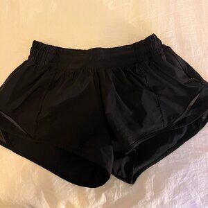 Lululemon Hotty Hot Shorts 2.5"